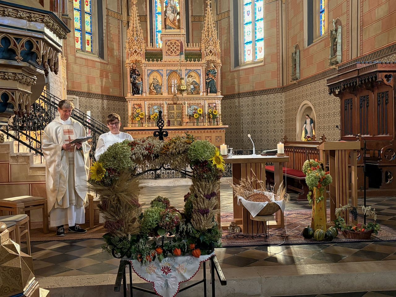 image015